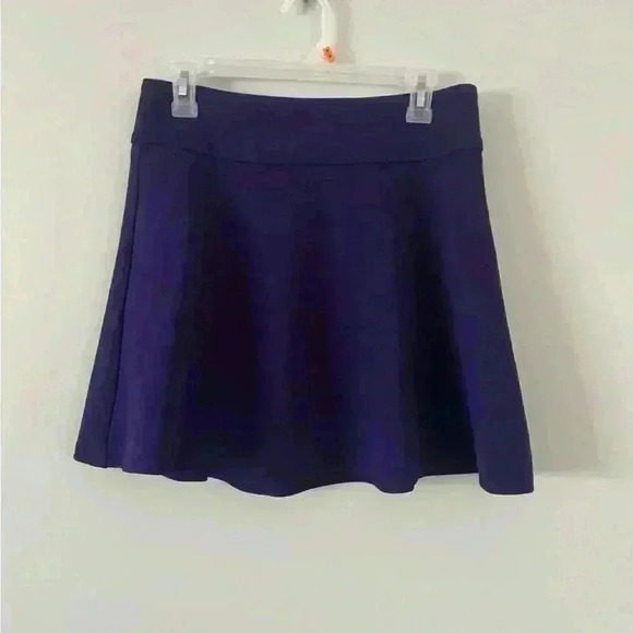 Beautiful NWOT Dynamite skirt. Spring/ summer season start - Picture 5 of 6